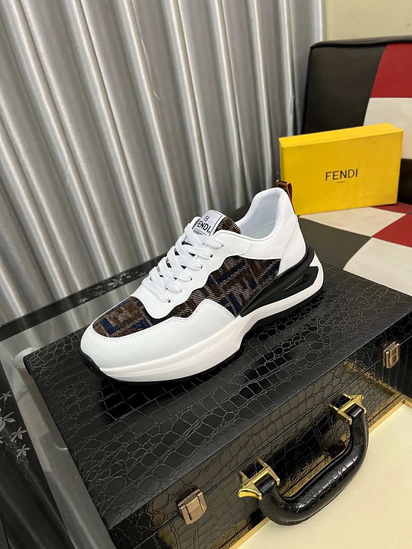Men's Men's Shoes💰458⌚️⌚️[Fendi] Fendi's latest casual shoes for men! Available at counters simultaneously! A one-to-one replica of the original. All imported official website one-to-one cowhide fabric. The interior is made of top-grade sheepskin, and the original factory-supplied rubber outsole is used. Leading new fashion concepts. Matching code: 38-44. 4️⃣colors available